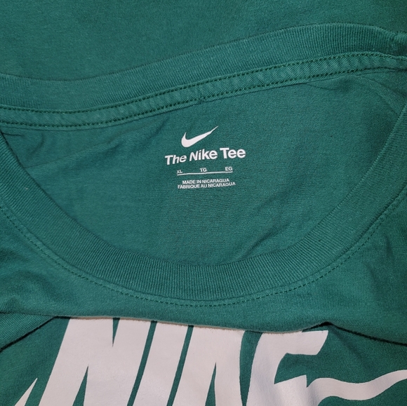 Nike tee - Picture 2 of 3